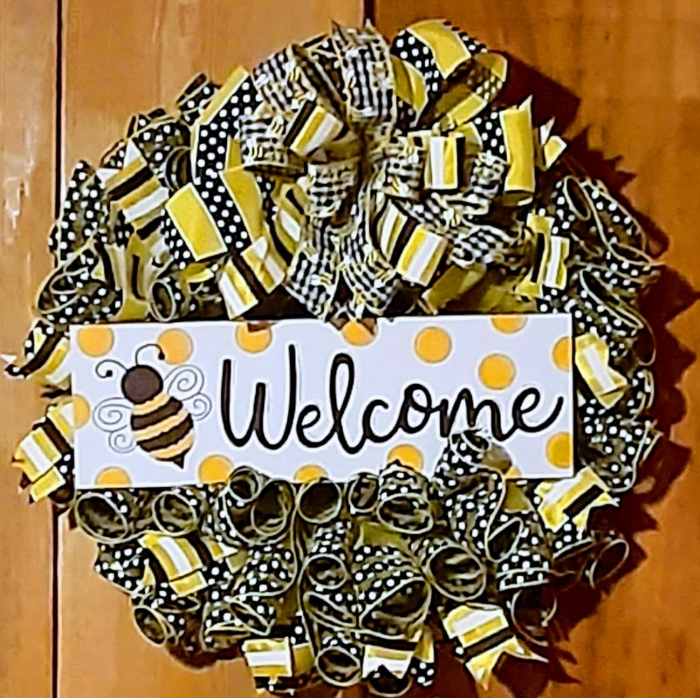 Welcome Bee Wreath